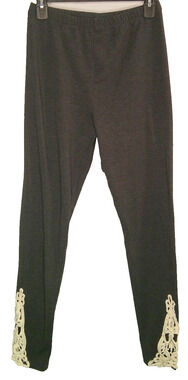 Zenana Signature Women's Large Gray Leggings w/ White Crocheted Accent at Ankle
